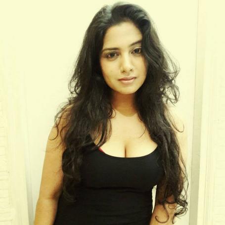 Cleavage and navel images | Xossip | Xossipz