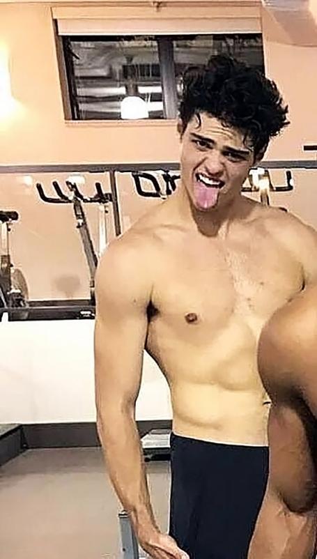 Centineo nudes noah Noah Centineo