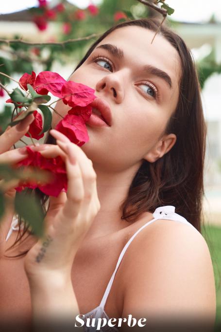 lola-johnson-island-time-2-superbe-2.jpg image hosted at ImgAdult.com