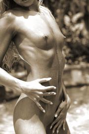 bm_nikelava_pol_h215.jpg image hosted at ImgAdult.com