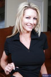 milf emma starr (60).jpg image hosted at ImgAdult.com