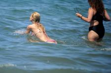 Michelle Hunziker - On the beach in Forte Dei Marmi Italyy7963t3kri.jpg