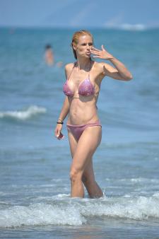 Michelle Hunziker - On the beach in Forte Dei Marmi Italy-t7963tkkny.jpg