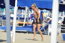 Michelle Hunziker - On the beach in Forte Dei Marmi Italy-m7963ui22i.jpg
