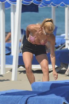 Michelle Hunziker - On the beach in Forte Dei Marmi Italyj7963u2q5x.jpg