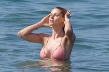 Michelle Hunziker - On the beach in Forte Dei Marmi Italy-b7963ulz0t.jpg