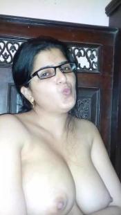 Beautiful Indian Aunty Nude Selfies Showing Huge Boobs (2).jpg image hosted at ImgAdult.com