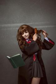 kalinka_fox_hermione_harry_potter_cosplay_set_leaked-ROUJBQ_faptool.com.jpg image hosted at ImgAdult.com