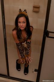 Previous image in gallery_230 gg.JPG image hosted at ImgAdult.com