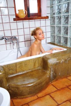 ed_2025-10-23_VANO_08.jpg image hosted at ImgAdult.com