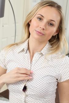 image hosted at ImgAdult.com