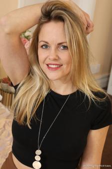 image hosted at ImgAdult.com