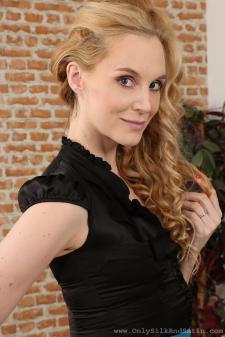 image hosted at ImgAdult.com