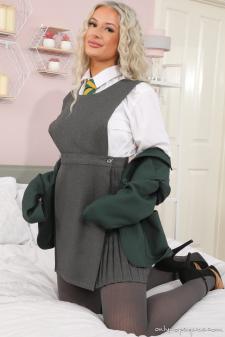 image hosted at ImgAdult.com